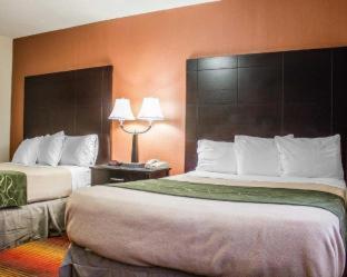 2 Double Beds, Smoking interior